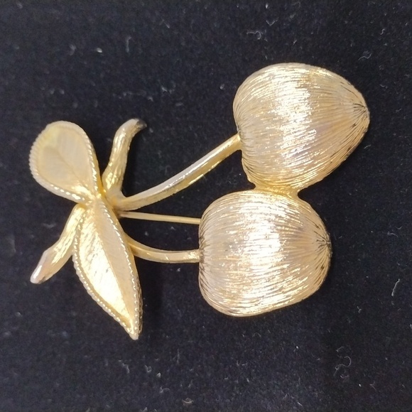 Vintage 1960's Sarah Coventry‎ Golden Cherries Brooch Pin - Picture 1 of 7